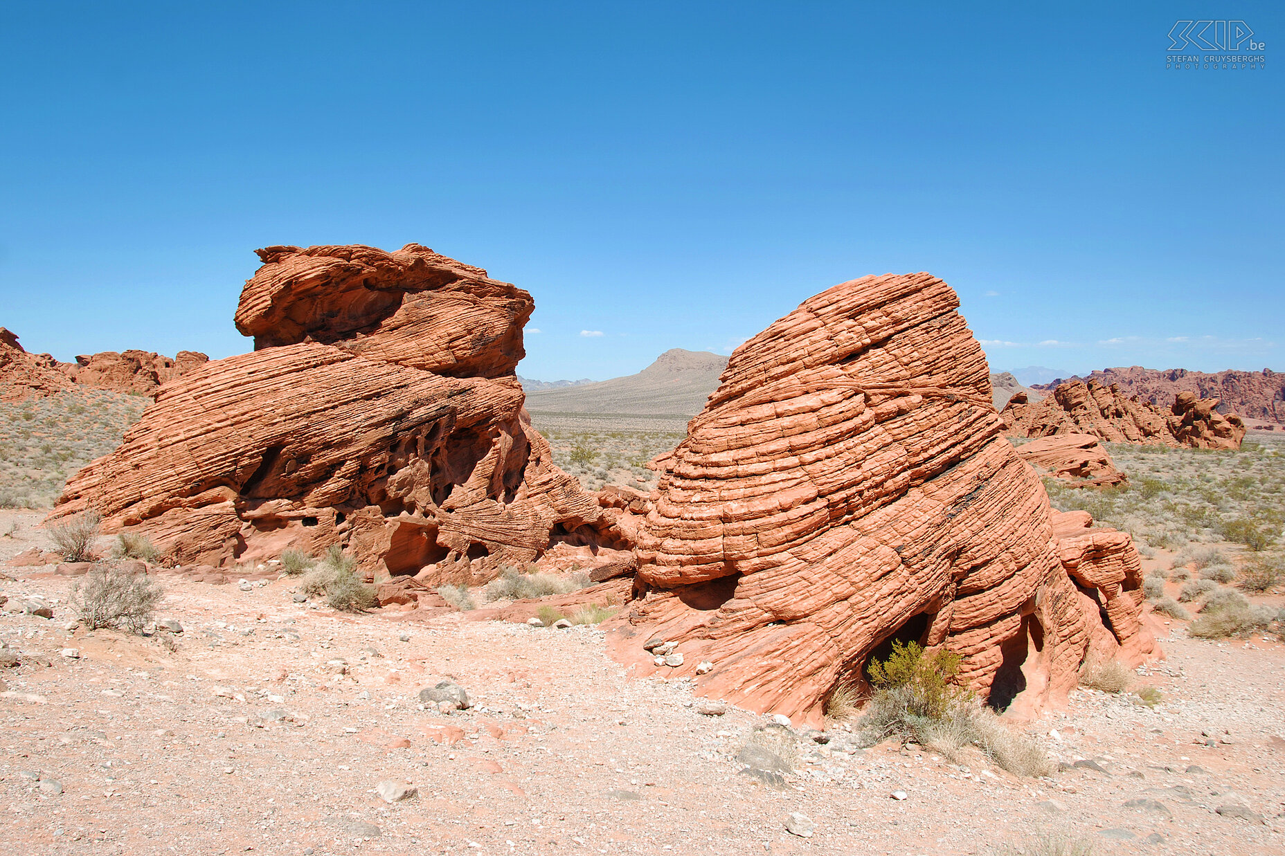 Valley of Fire - Beehives Tussen Las Vegas en het Zion National Park ligt een klein wonderlijk natuurpark met de naam Valley of Fire. Het park bestaat uit roodoranje geërodeerde rotsstructuren. De beehives hebben de vorm van bijenkorven, vandaar hun naam. Stefan Cruysberghs